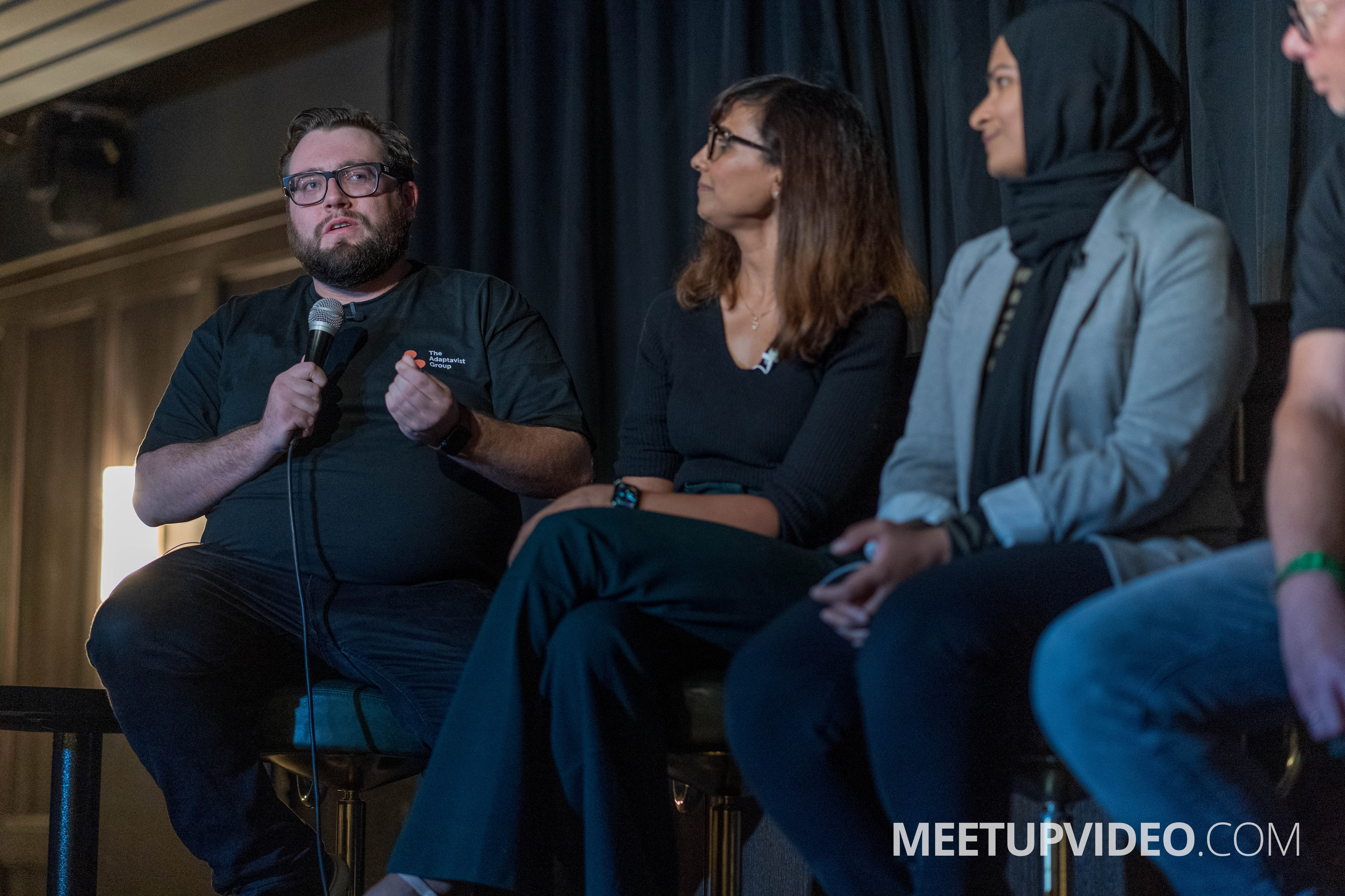 Photo of me on the panel /devops-exchange-london-2023-photo.jpg